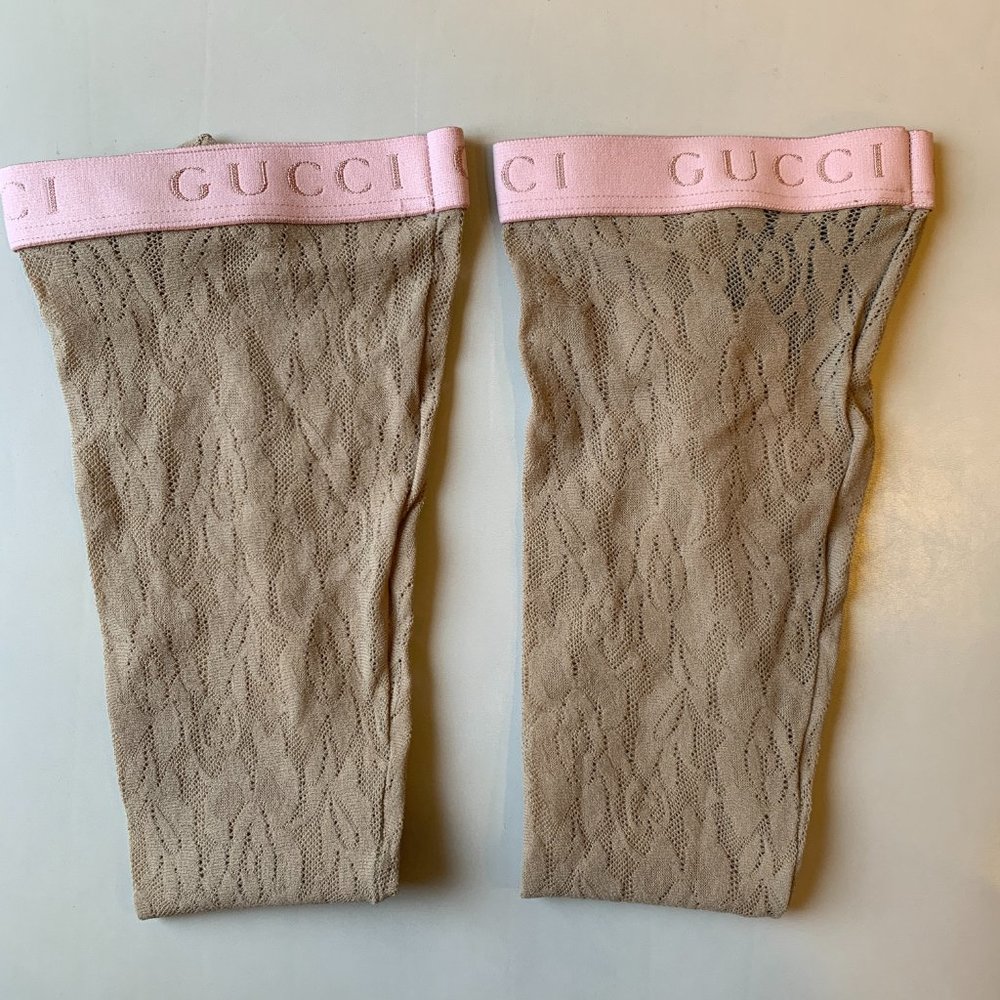 Gucci GG Floral Lace Socks in Tan - Picture 2 of 6